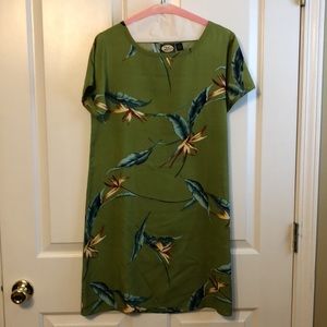Vintage 90’s Tommy Bahama 100% silk dress. XS.Fits size 4. Tropical Print.
